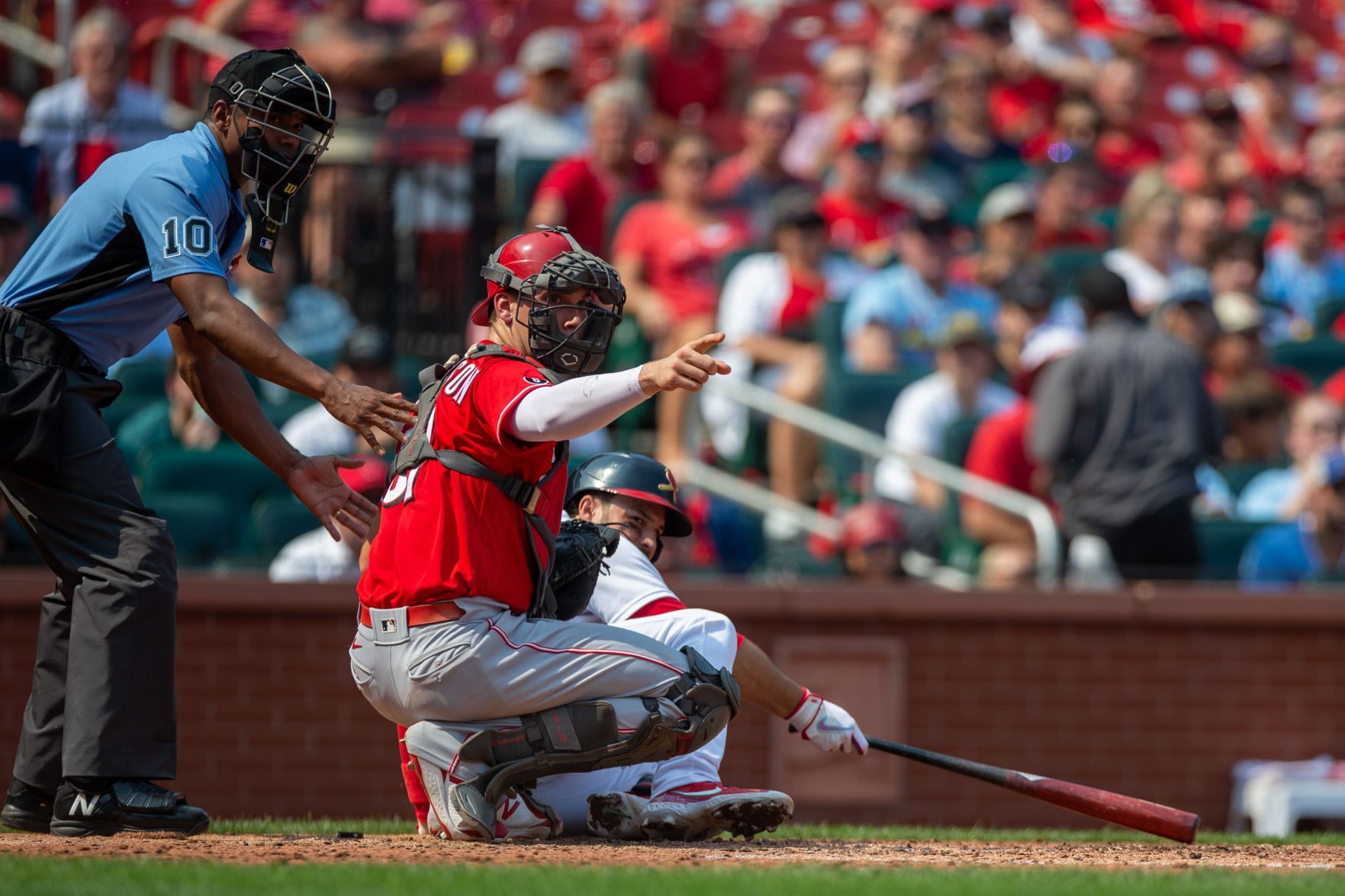 Cardinals take on Reds